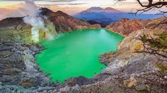 kawah ijen lake