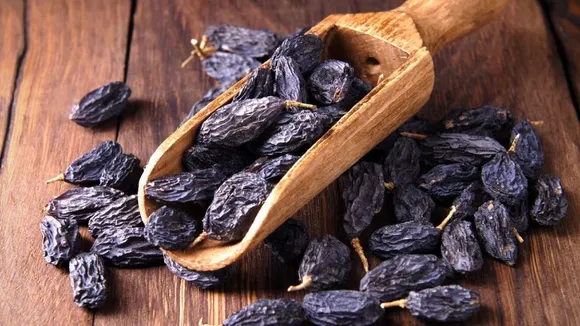 black raisins