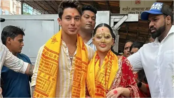 Urfi Javed visit Siddhi Vinayak Temple