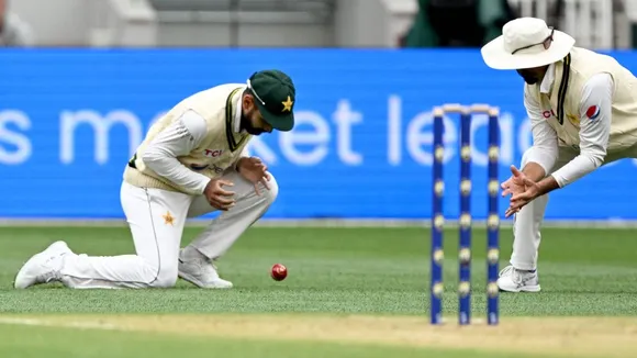 pakistan fielder abdullah shafique drop david warner easy catch