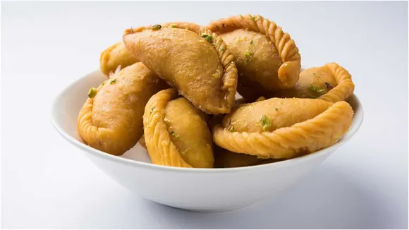Gujhiya Recipe In Hindi