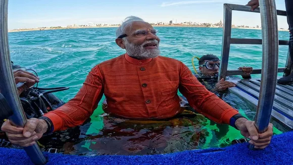 pm modi scuba diving