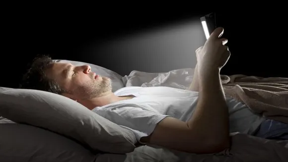 Disadvantages Of Using Phone In Dark