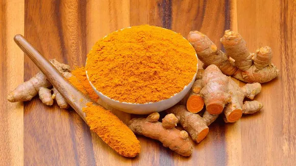 Applying Haldi on Wound