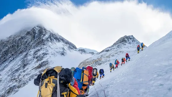 mount everest climbing