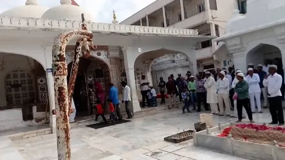 graves at Pirana Dargah