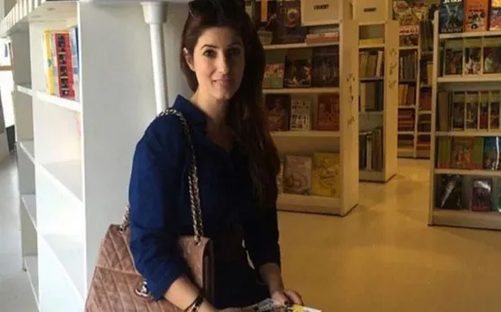 ट्विंकल खन्ना ने शेयर की अपने बचपन की फोटो, पिता राजेश खन्ना ने लिया था गोद में