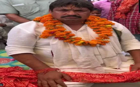 BSP उम्मीदवार गुड्डू पंडित ने दी कांग्रेस नेता राज बब्बर को जूतों से मारने की धमकी, Video Viral