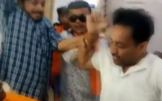 Video: साध्वी के रोड शो में NCP के कार्यकर्ता ने दिखाया काला झंडा, BJP कार्यकर्ताओं ने पीटा