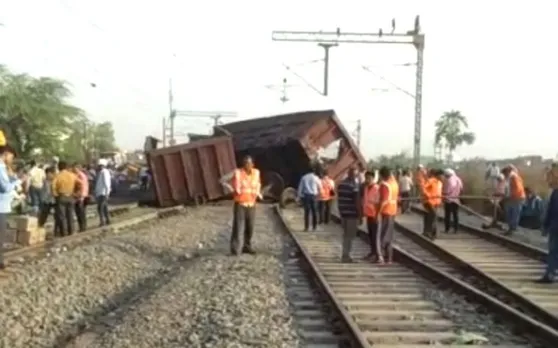 मध्य प्रदेश: आगरा से झांसी जा रही ट्रेन हादसे का शिकार, पटरी से उतरे चार डिब्बे