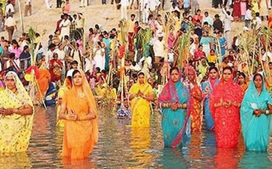 बिहार : 'नहाय-खाय' के साथ चैती छठ शुरू, गंगा तट पर उमड़ा आस्था का सैलाब