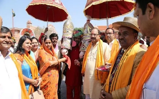 जयपुर के लक्ष्मीनारायण मंदिर से आठ दिशाओं में निकले चार श्‍वेत अश्व, ये है इसकी वजह