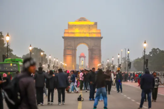 New Delhi: People visit India Gate on a cold winter day