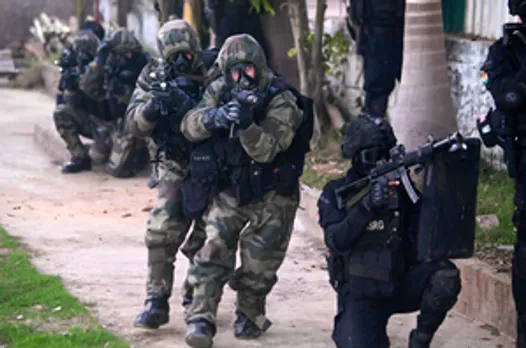 Prayagraj: NSG commandos conduct a mock drill as part of the preparations for the Maha Kumbh 2025