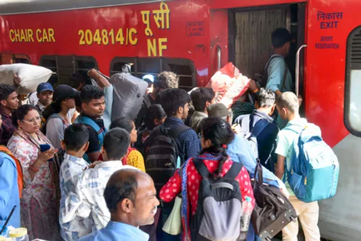 Patna: Holi Rush at Patna Railway Station