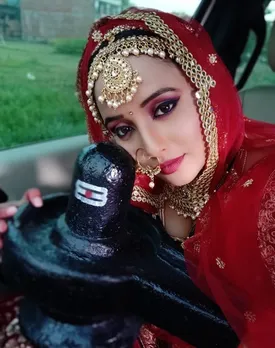 सावन के पहले सोमवार पर रानी चटर्जी ने भोलेनाथ को लगाया गले, शिवभक्ति में लीन दिखीं एक्ट्रेस