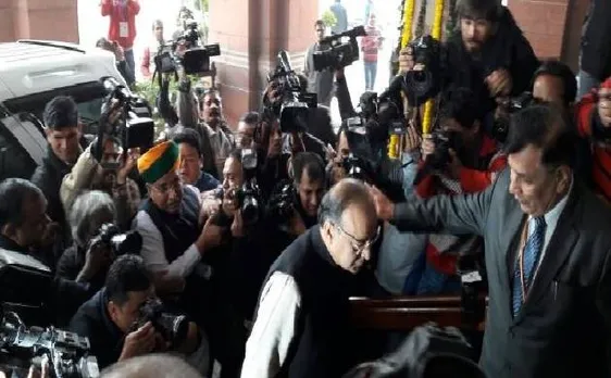 रेल बजट लेकर संसद पहुंचे वित्त मंत्री अरुण जेटली, जाने क्या होगा बजट में खास