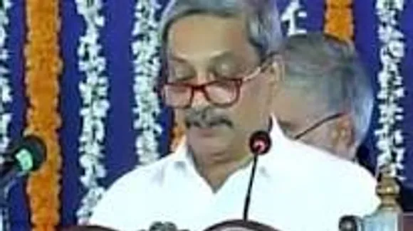 मनोहर पर्रिकर ने गोवा के मुख्यमंत्री पद की शपथ ली, सुप्रीम कोर्ट के आदेश के अनुसार 16 मार्च को साबित करेंगे बहुमत