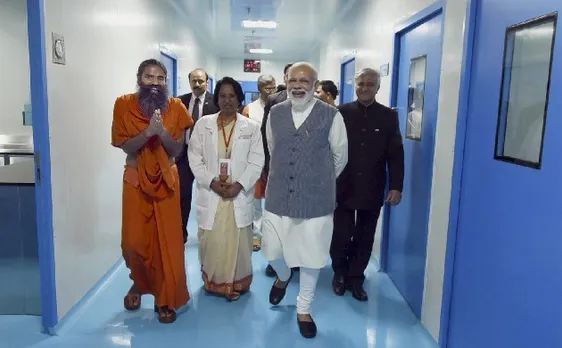 पीएम मोदी ने योगगुरु रामदेव के पतंजली आयुर्वेद शोध केंद्र का किया उद्घाटन