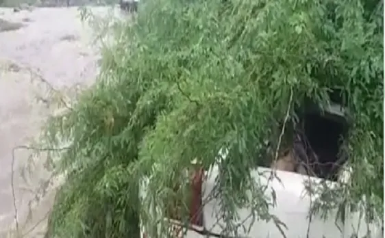 राजस्थान: बांसवाड़ा में बाढ़ में बहे SDM