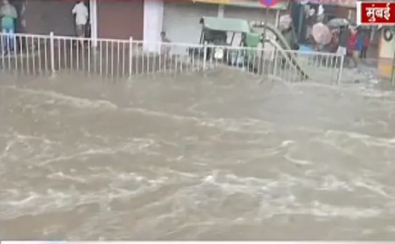 मुंबई में झमाझम बरसे बादल, जलभराव से लोग परेशान