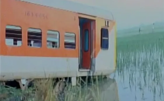 UP: कैफियत एक्सप्रैस के 10 डिब्बे बेपटरी, 70 घायल