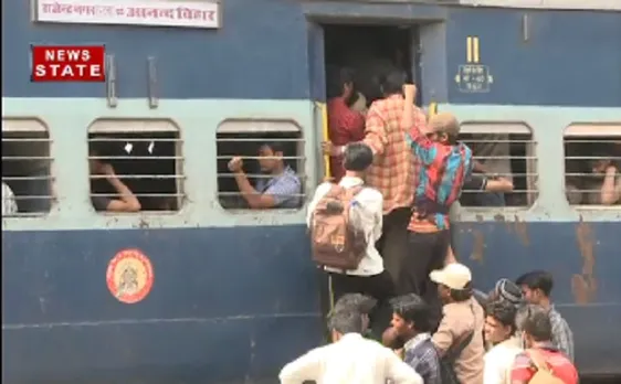 अलार्म: त्योहारों के चलते ट्रेनों में भारी भीड़