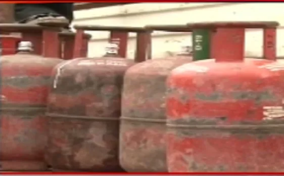 महंगाई की मार: सब्सिडी,नॉन-सब्सिडी LPG सिलेंडर महंगा 