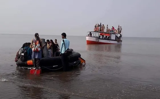 महाराष्ट्र: समुद्र में पलटी नाव, 4 की मौत