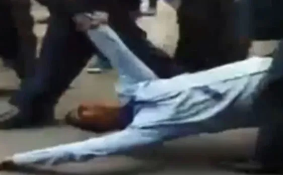 दिल्ली पुलिस ने पटेल नगर में की शख्स की बेरहमी से पिटाई