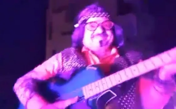 इंदौर: BJP महासचिव के हाथ में गिटार, लव पर फिल्मी धुन