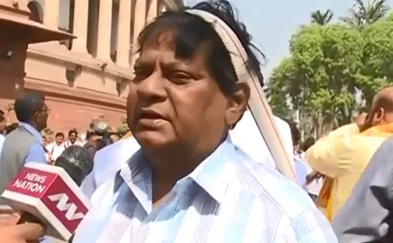 संसद में आंध्रप्रदेश के मुद्दे पर टीडीपी का प्रदर्शन जारी