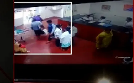 देहरादूनः कंधे पर भाई का शव लेकर अस्पताल में घूमता रहा गरीब