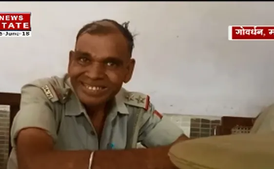 नशे में धुत दरोगा जी ने फरियादी को बैठाकर सुनाई शायरी