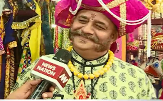 इस तरह लोगो को हंसाते हैं उज्जैन के स्वामी मुस्कराके