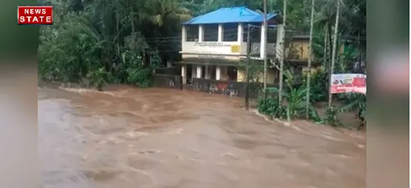 कयामत का कहरः केरल में आसमान से पहुंचाई जा रही है राहत