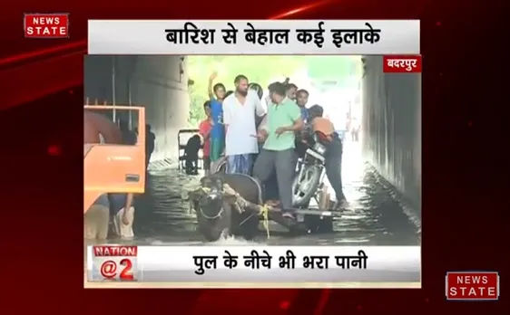 दिल्ली: बदरपुर अंडरपास के नीचे जमा पानी, भारी बारिश के बाद जगह-जगह लगा जाम