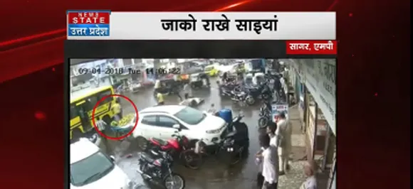 मध्य प्रदेशः सागर में ऑटो से गिरा बच्चा, बस के पहिये के नीचे आया