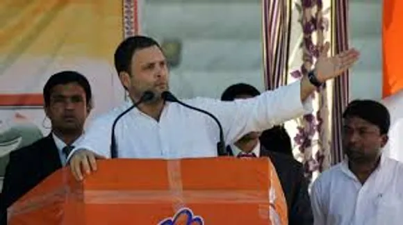 राजघाट पहुंचे राहुल गांधी, महात्‍मा गांधी की समाधि पर चढ़ाया मानसरोवर का जल