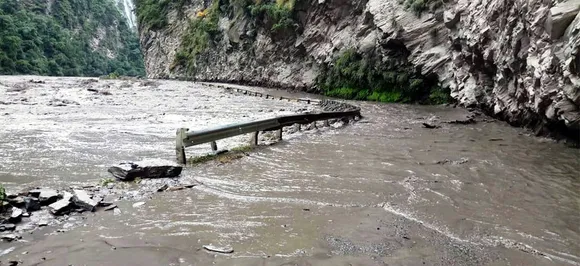 हिमाचल से लेकर कश्मीर तक आफत की बारिश, चारों तरफ मची तबाही