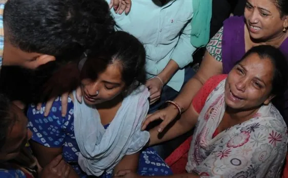अमृतसर रेल हादसा: परिजनों ने हाई-वे पर शव रख किया प्रदर्शन