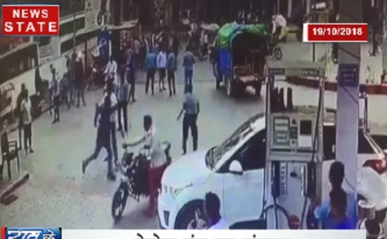 विडियो: बीजेपी नेता के परिजनों ने पेट्रोल पंप कर्मचारी को पीटा
