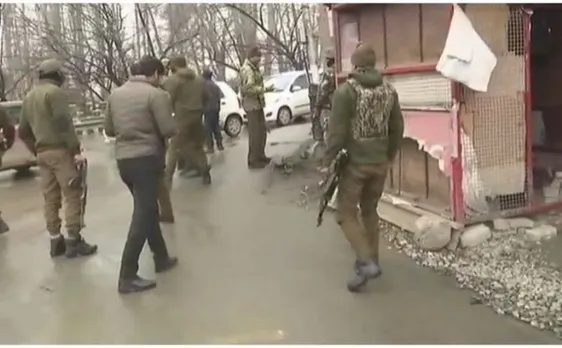 जम्‍मू कश्‍मीर : श्रीनगर के राजबाग इलाके में ग्रेनेड हमला, कई लोग घायल