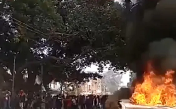 बिहार: लड़की का शव मिलने से नाराज़ लोगों ने कार में लगाई आग