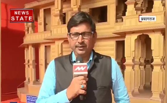 कुंभ: VHP के शिविर के बाहर लगा राम मंदिर का मॉडल, बड़ी संख्या में देखने पहुंचे लोग