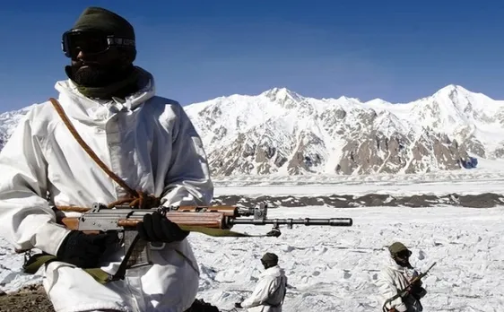 LoC पर गणतंत्र का जश्न, -20 डिग्री में भी देखें देश के जवानों का जज्बा