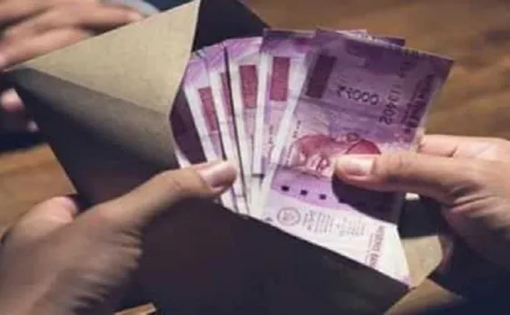 जयपुर: IRS अफसर के घर छापेमारी, 2 करोड़ रुपये कैश बरामद 