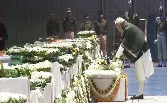 पीएम मोदी ने दी 40 शहीदों को श्रद्धांजलि