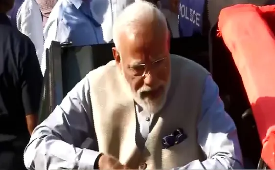 Lok Sabha Election 3rd Phase : PM मोदी ने गांधीनगर के रानिप बूथ पर डाला वोट और देश की जनता को दिया संदेश 