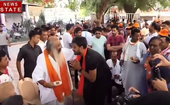 आचार्य प्रमोद का पैर छूने वाला यह लड़का राजनाथ सिंह का बेटा है